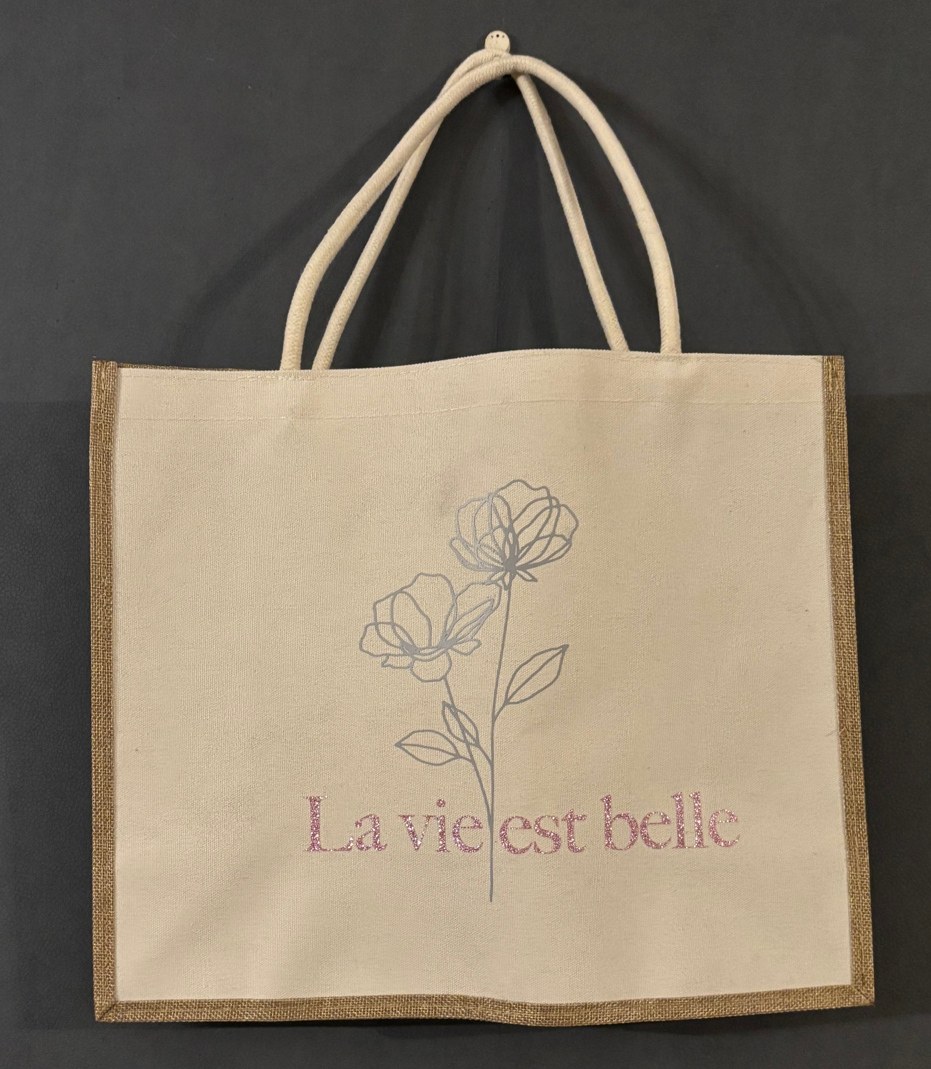 Sac blanc avec toile de jute