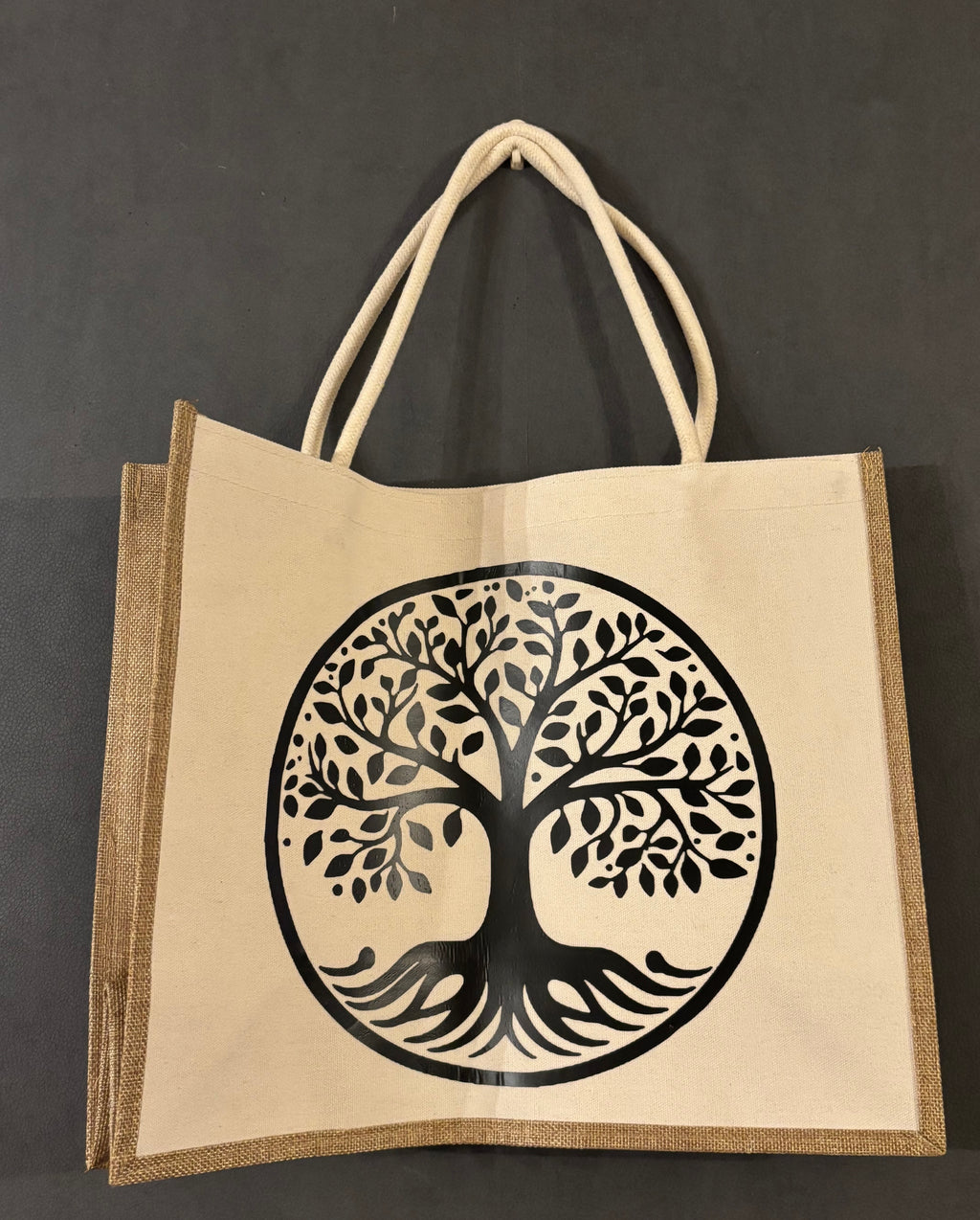 Sac blanc avec toile de jute