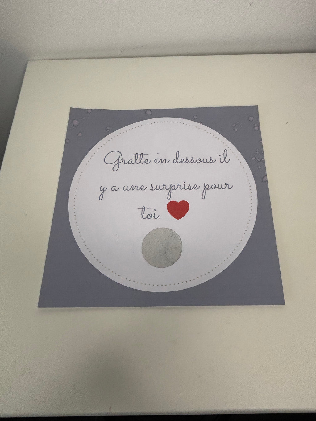Carte surprise à gratter + enveloppe