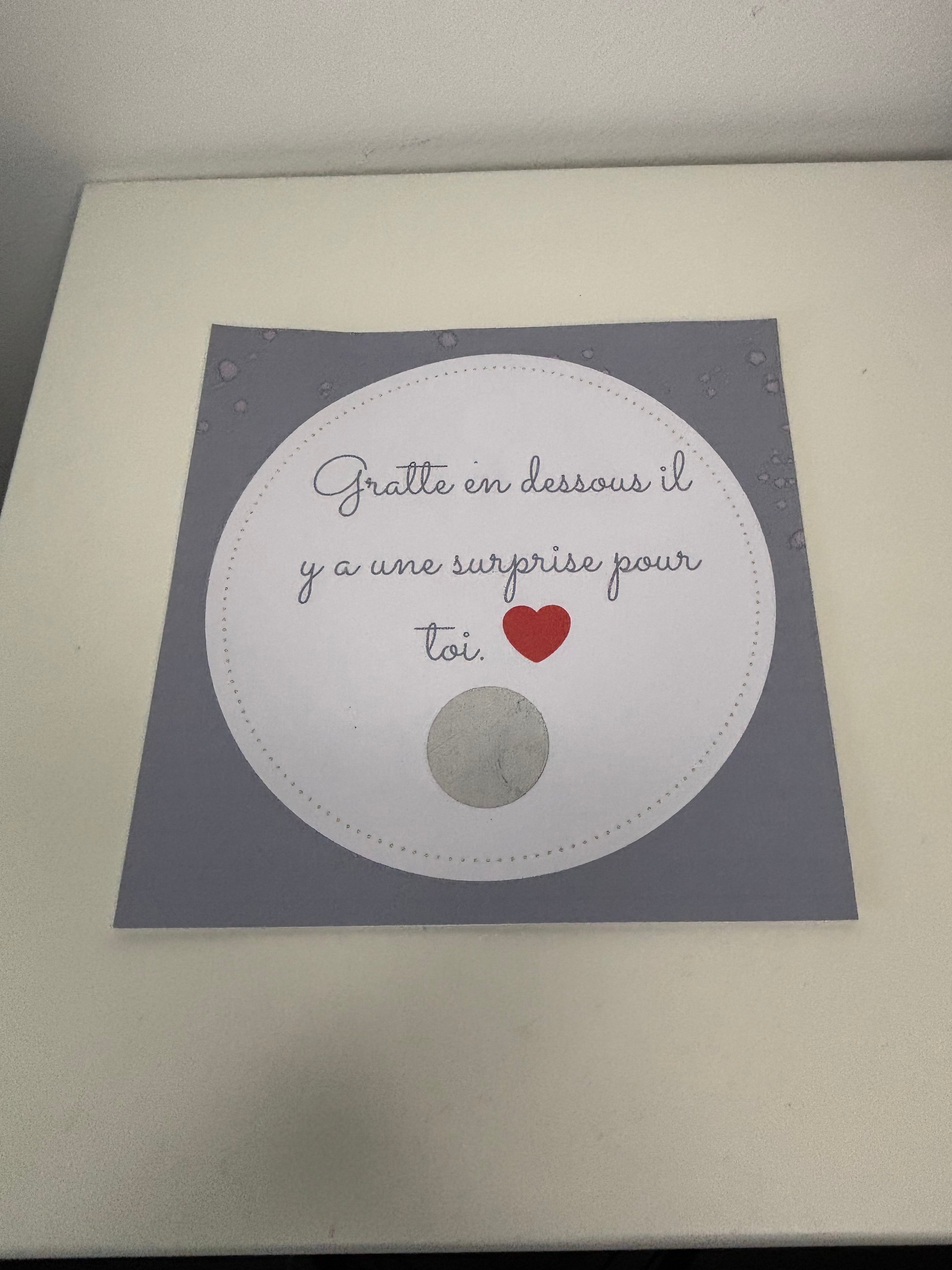 Carte surprise à gratter + enveloppe