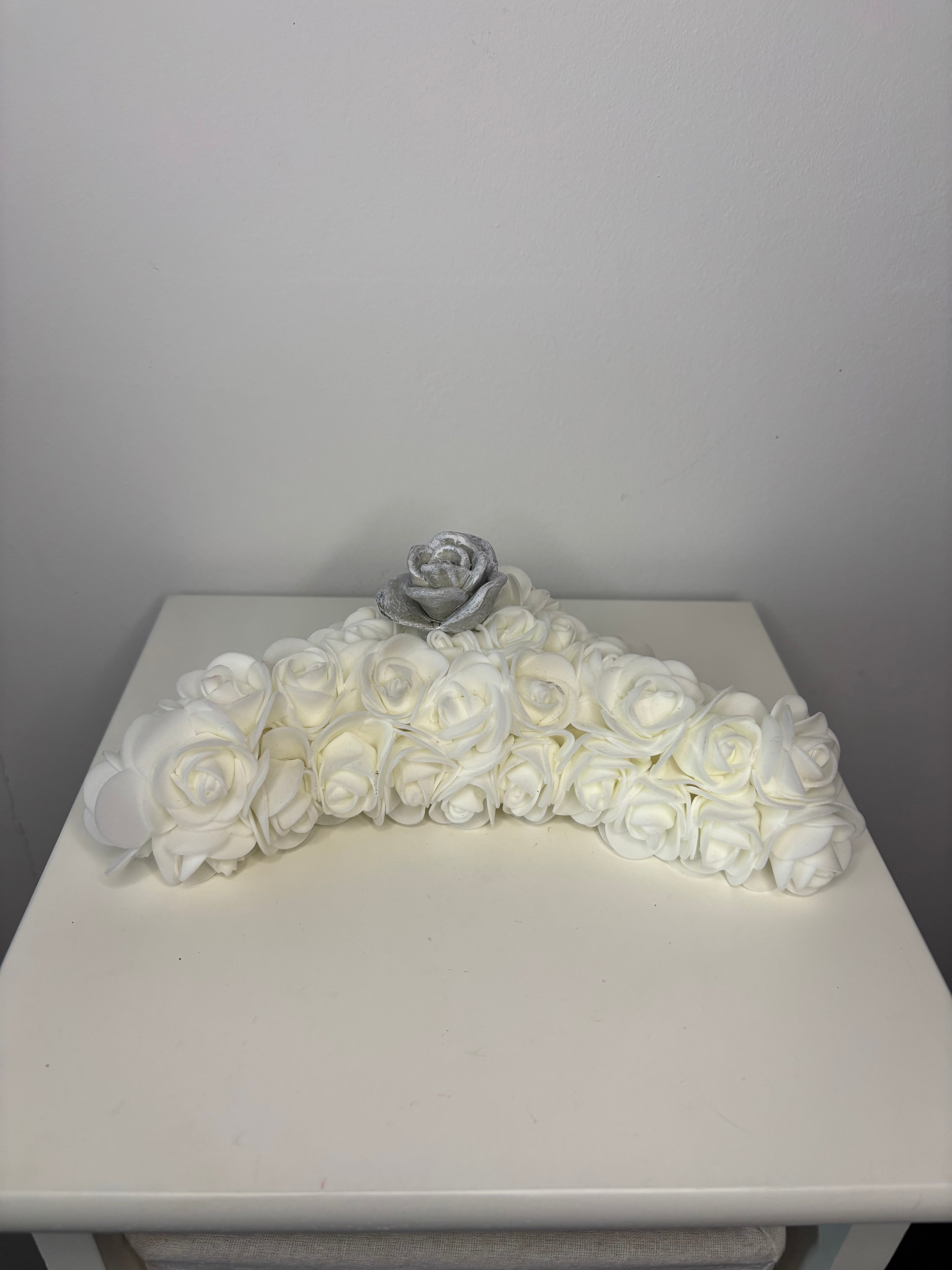 Rose sur socle